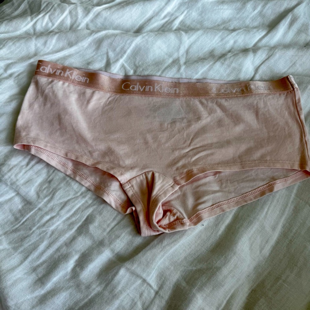 Calvin Klein Pink boyshorts. NWOT sz M